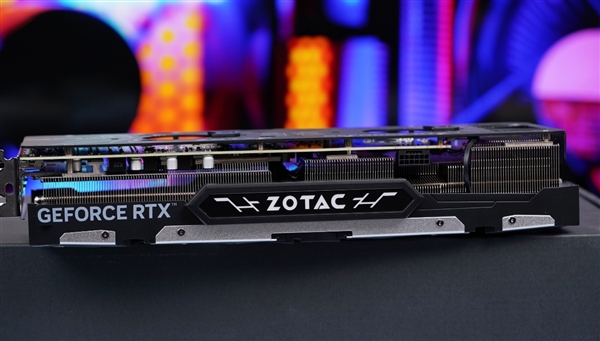 奢华散热!索泰RTX 4070天启OC显卡图赏