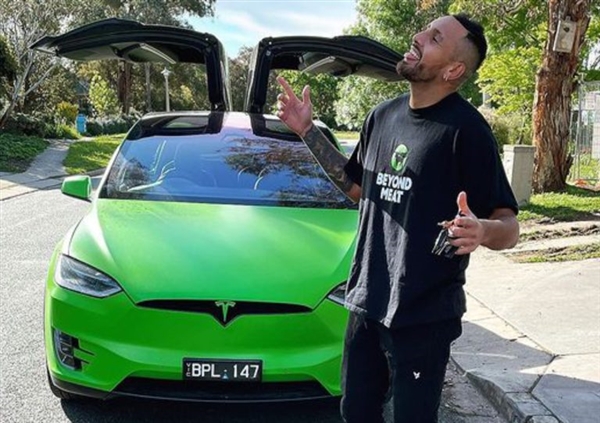 特斯拉Model X被暴力抢劫后 车主用手机app追踪它找回来了