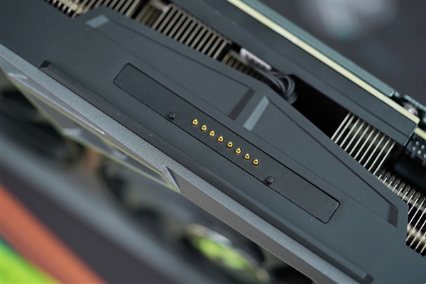 独特磁吸智屏!七彩虹iGame RTX 4070 Vulcan OC显卡图赏