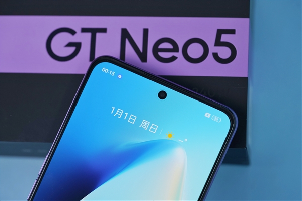 全球首发量产240W秒充！真我GT Neo5图赏