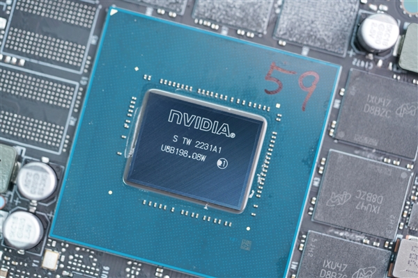 延续4090外观 小巧太多了!NVIDIA RTX 4070公版图赏