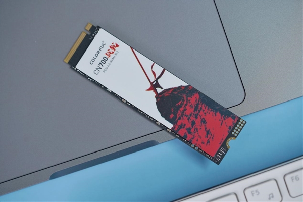 国产主控闪存、满血PCIe 4.0！七彩虹战戟CN700 1TB SSD图赏