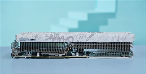 涂鸦外观玩趣十足!索泰RTX 4070Ti天启OC欧泊白图赏