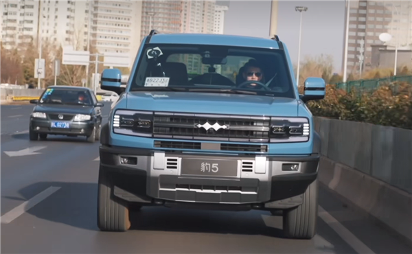 大V称方程豹豹5百公里油耗18升！易车实测：亏电满载仅9.4升