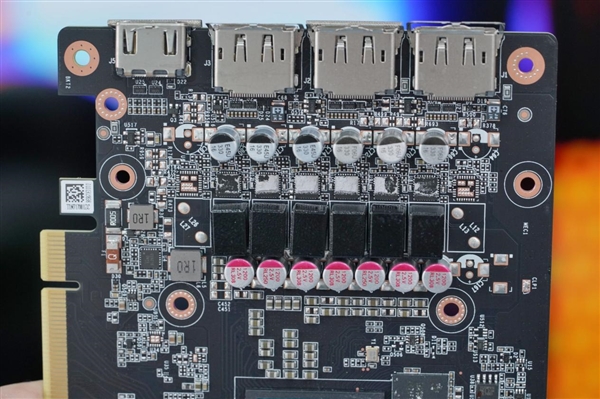 白色机身玩趣十足！索泰RTX 4060 Ti X-GAMING显卡图赏