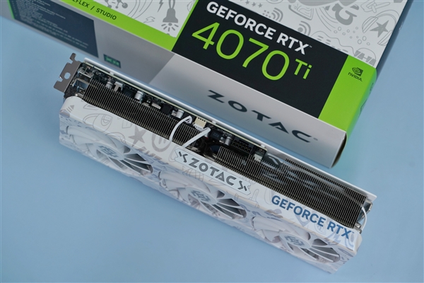 涂鸦外观玩趣十足!索泰RTX 4070Ti天启OC欧泊白图赏