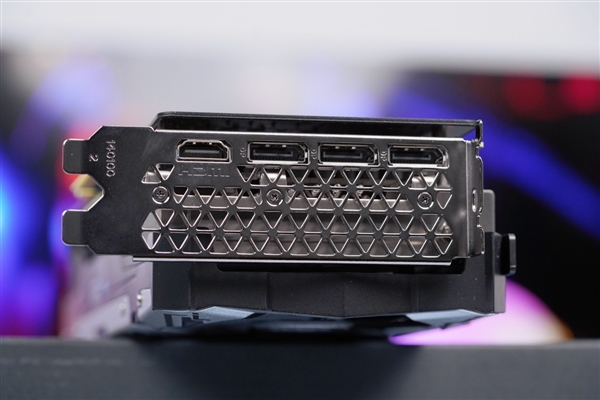 奢华散热!索泰RTX 4070天启OC显卡图赏