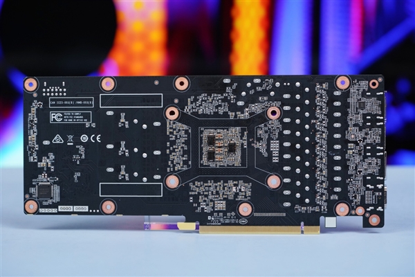 奢华散热!索泰RTX 4070天启OC显卡图赏