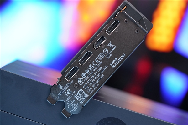 硬刚RTX 4060 Ti!AMD RX 7600图赏