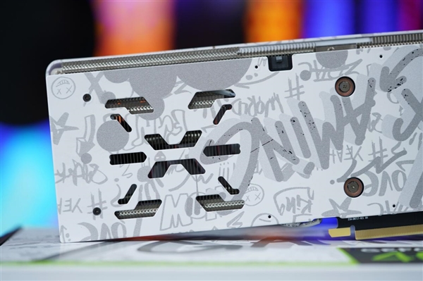 白色机身玩趣十足！索泰RTX 4060 Ti X-GAMING显卡图赏