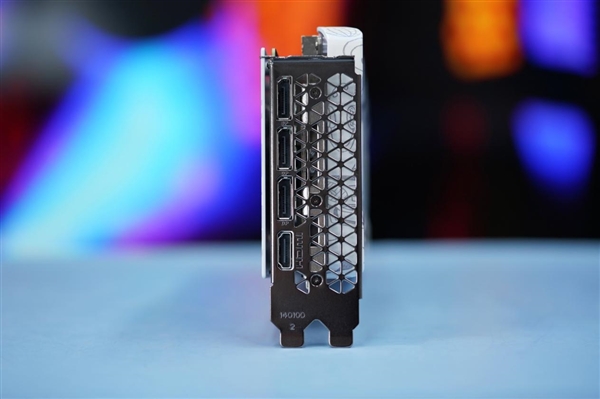 白色机身玩趣十足！索泰RTX 4060 Ti X-GAMING显卡图赏