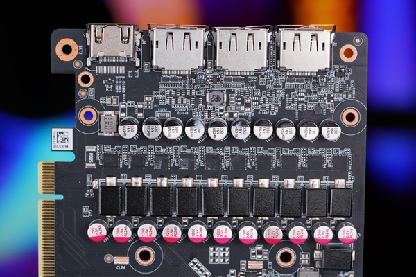 奢华散热!索泰RTX 4070天启OC显卡图赏