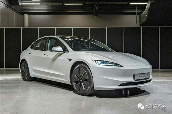 马斯克把换挡拨杆也扔掉了！新款Model 3黑屏了怎么办？