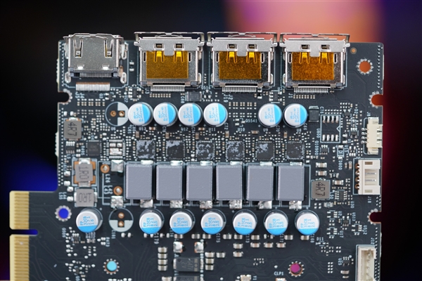 纯白外壳淡雅清新！耕升RTX 4060 Ti踏雪显卡图赏