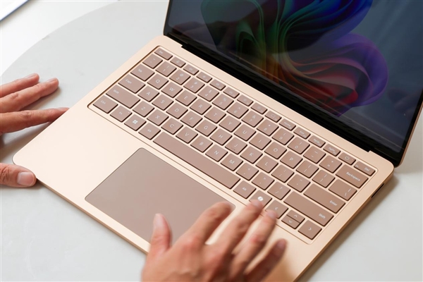 Arm PC教科书！高通骁龙版Surface Laptop 7上手