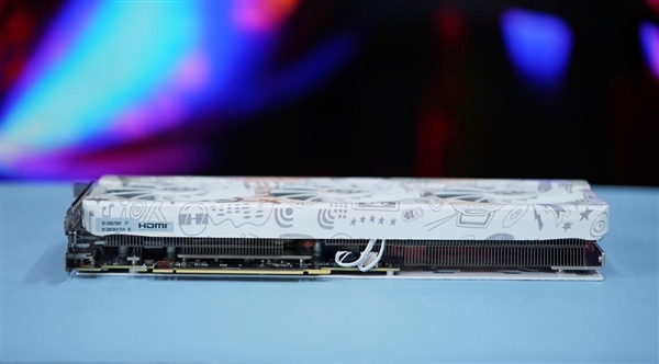 白色机身玩趣十足！索泰RTX 4060 Ti X-GAMING显卡图赏