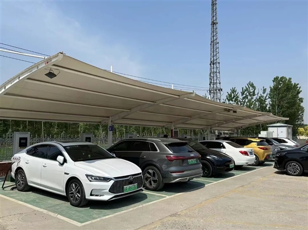 靠增程抢的充电桩 凭什么让给纯电?