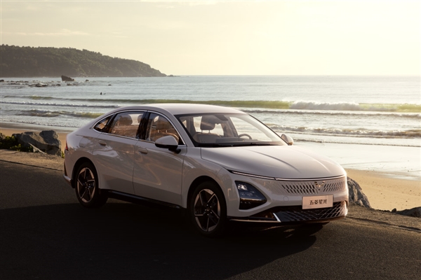 8.88万起!五菱插混轿车星光开卖 瞄着秦PLUS打(图3) 8.88万起!五菱插混轿车星光开卖 瞄着秦PLUS打