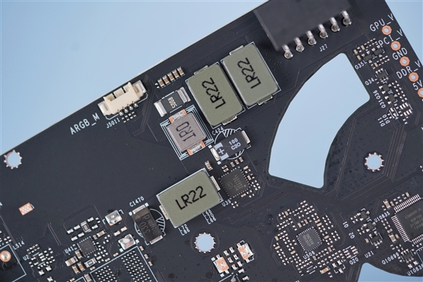 纯白机身美翻了!影驰RTX 4070星曜OC图赏
