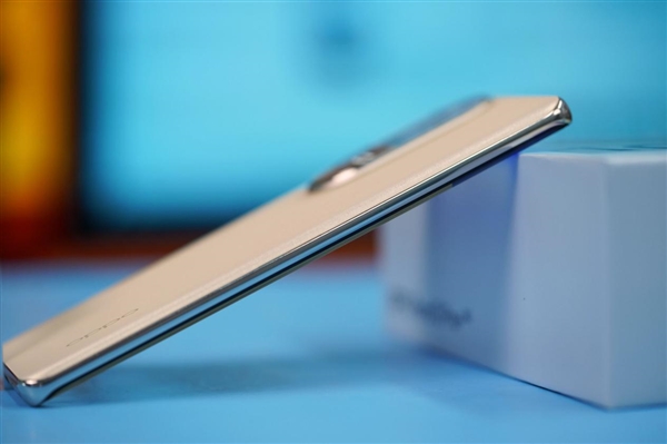 6400万大底潜望长焦!OPPO Reno 10+图赏
