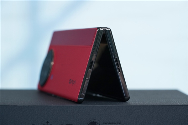 创七项折叠屏的全球唯一！vivo X Fold2图赏