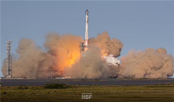 SpaceX星舰第六飞官方美图：巅峰科技的暴力美学