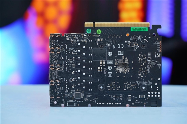 纯白外壳淡雅清新！耕升RTX 4060 Ti踏雪显卡图赏