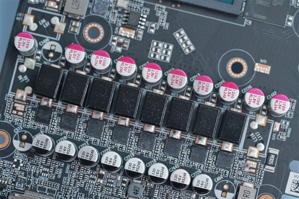 涂鸦外观玩趣十足!索泰RTX 4070Ti天启OC欧泊白图赏