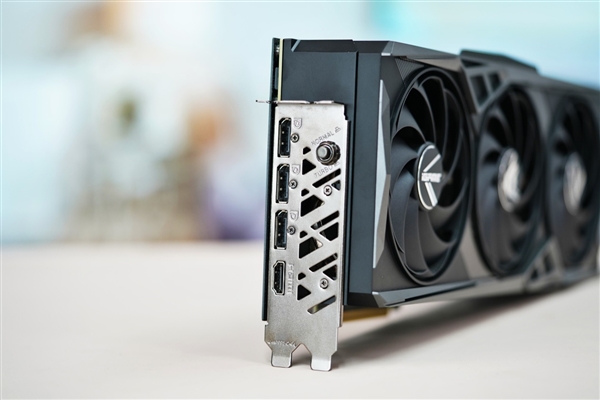独特磁吸智屏!七彩虹iGame RTX 4070 Vulcan OC显卡图赏