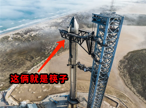 马斯克准备了7年的超级火箭炸了!但员工们乐得开起了香槟
