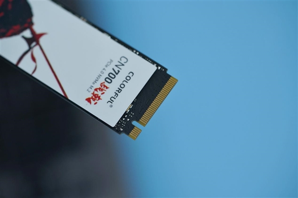 国产主控闪存、满血PCIe 4.0！七彩虹战戟CN700 1TB SSD图赏