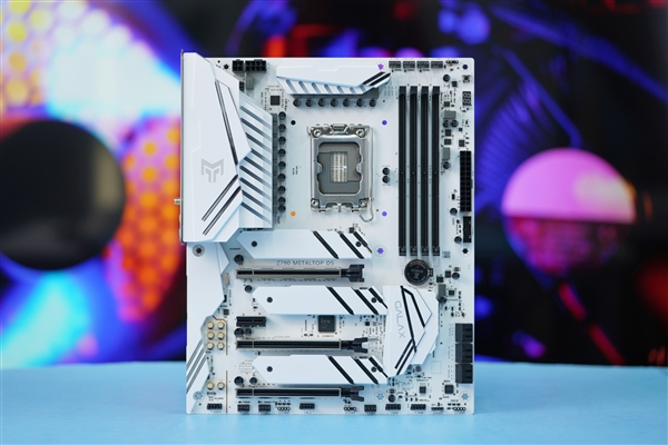 纯白PCB夺目!影驰Z790金属大师D5 Wi-Fi白金版图赏