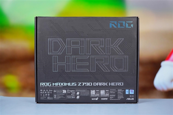 支持14代酷睿！ROG MAXIMUS Z790 DARK HERO主板图赏