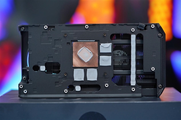 硬刚RTX 4060 Ti!AMD RX 7600图赏