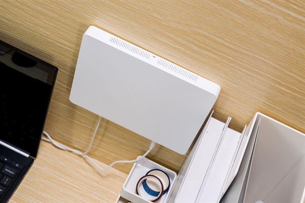 中兴晴天墙面路由器上手:新一代WiFi 6穿墙神器