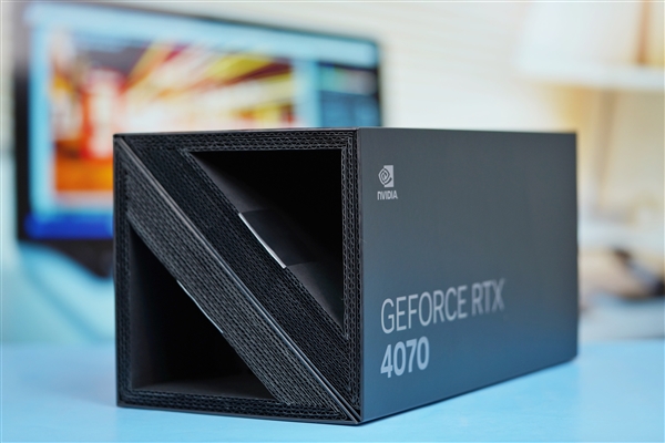 延续4090外观 小巧太多了!NVIDIA RTX 4070公版图赏