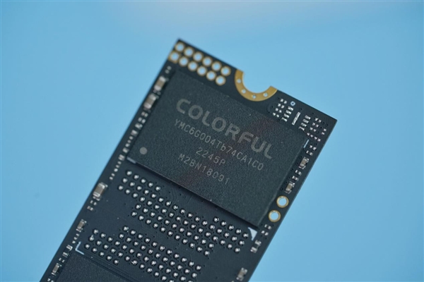 国产主控闪存、满血PCIe 4.0！七彩虹战戟CN700 1TB SSD图赏