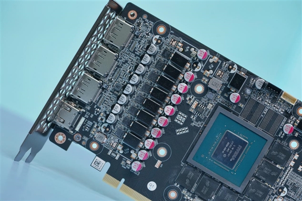 涂鸦外观玩趣十足!索泰RTX 4070Ti天启OC欧泊白图赏