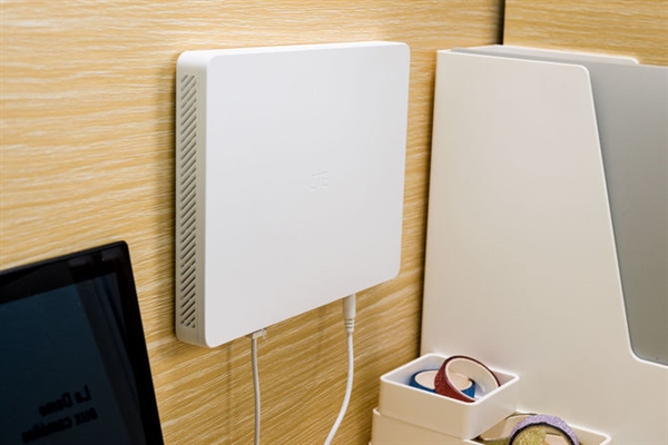 中兴晴天墙面路由器上手:新一代WiFi 6穿墙神器