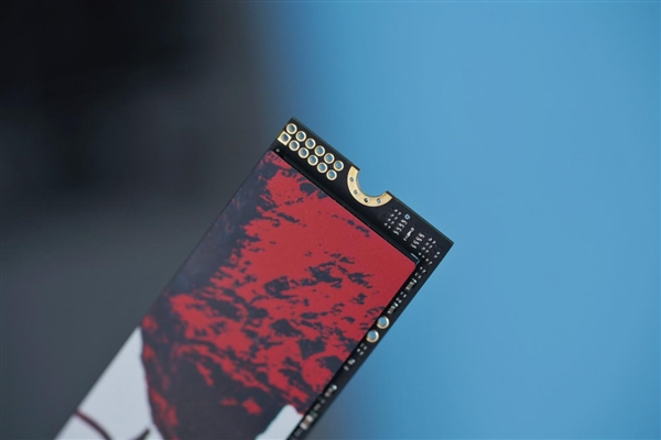 国产主控闪存、满血PCIe 4.0！七彩虹战戟CN700 1TB SSD图赏