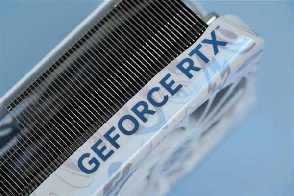 涂鸦外观玩趣十足!索泰RTX 4070Ti天启OC欧泊白图赏