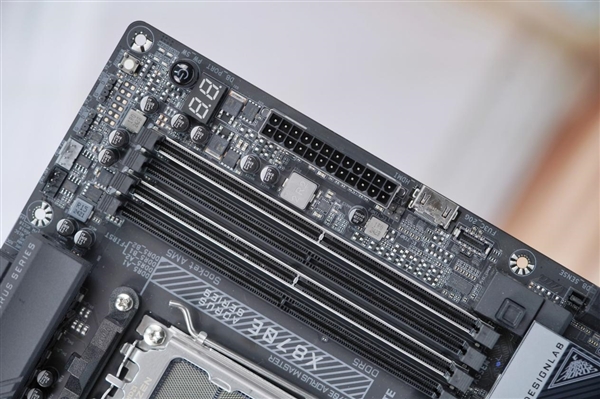 AI自动超频！技嘉X870E AORUS MASTER超级雕主板图赏