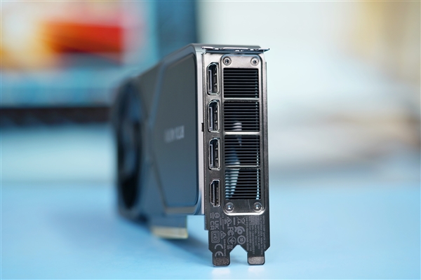 延续4090外观 小巧太多了!NVIDIA RTX 4070公版图赏