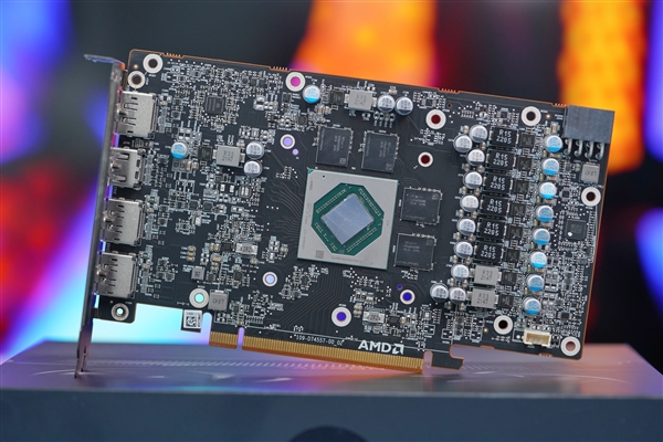 硬刚RTX 4060 Ti!AMD RX 7600图赏