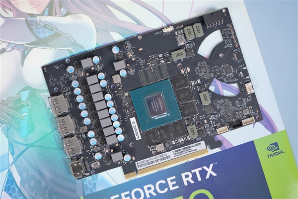 纯白机身美翻了!影驰RTX 4070星曜OC图赏
