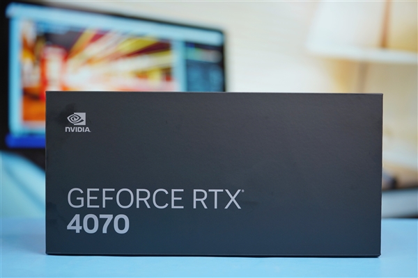 延续4090外观 小巧太多了!NVIDIA RTX 4070公版图赏