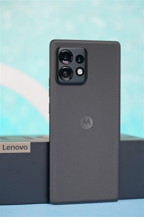 饱满如水滴！联想moto X40开箱图赏