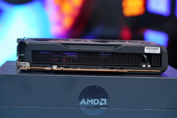 硬刚RTX 4060 Ti!AMD RX 7600图赏