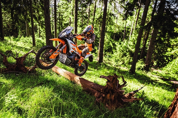 14.98万！KTM 890 ADVENTURE R上市：中型ADV摩托最强