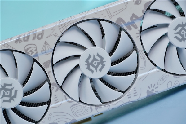 涂鸦外观玩趣十足!索泰RTX 4070Ti天启OC欧泊白图赏